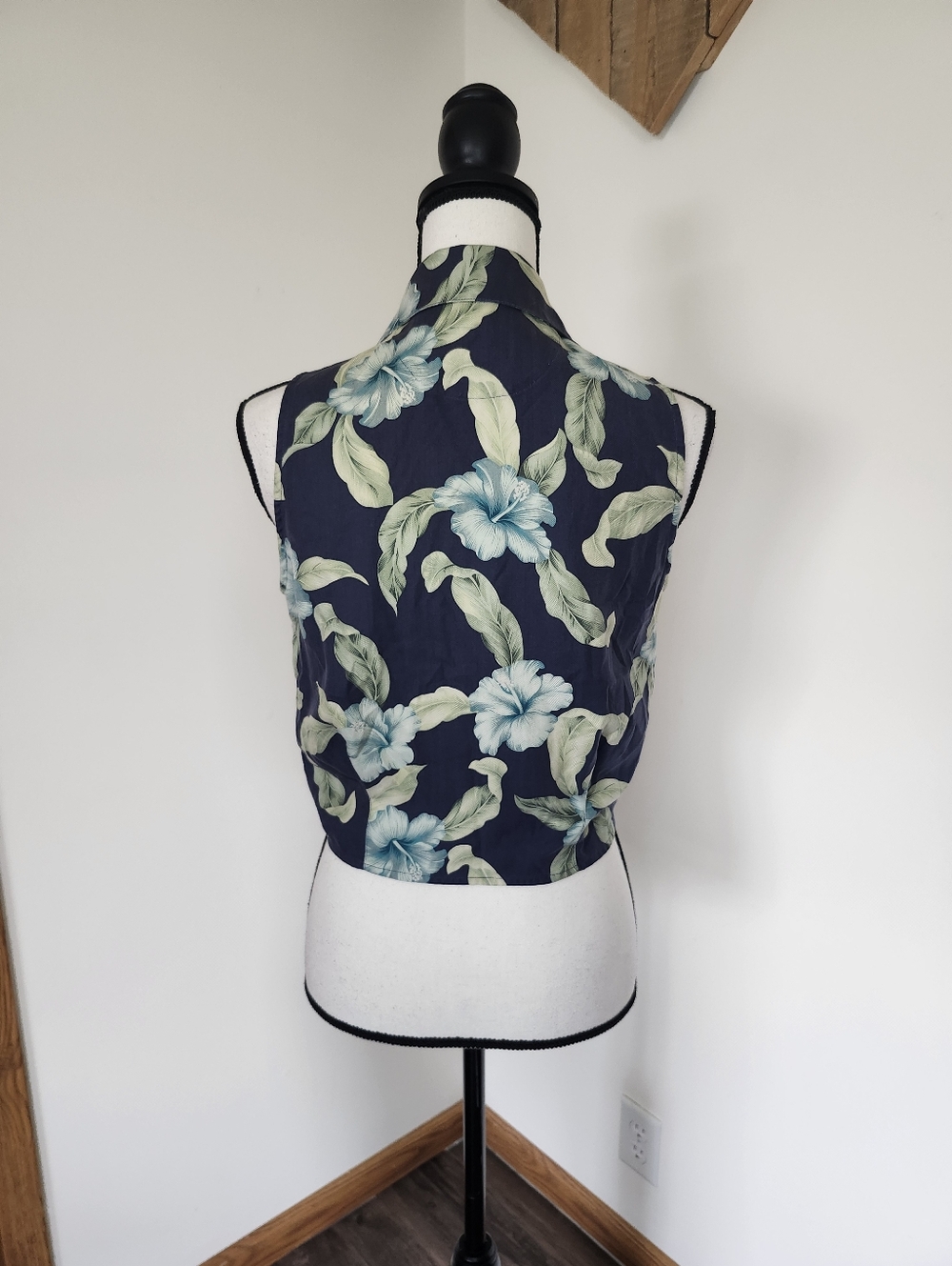 Tommy Bahama Navy Tropical Floral Tie Front Silk Sleeveless Shirt - Picture 5 of 6